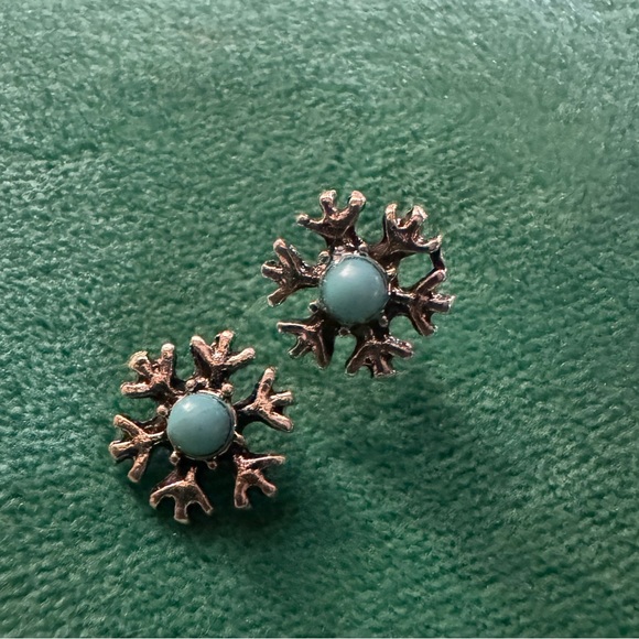 Turquoise silver tone earrings - Picture 2 of 3